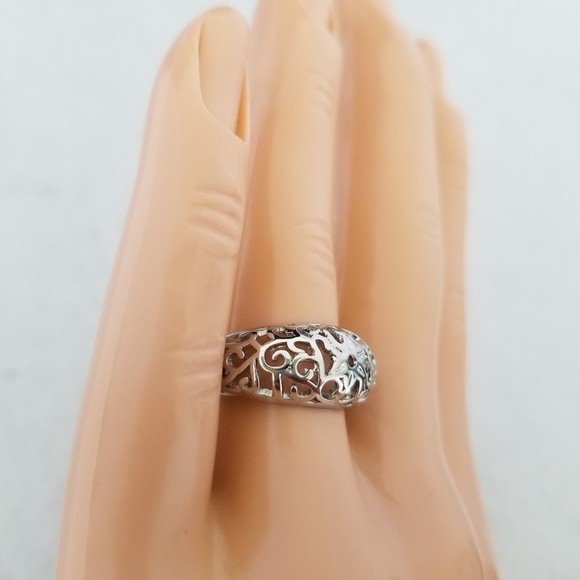 HOST PICK!!! 🎉 Scroll Design 18k White Gold Band - Picture 8 of 8